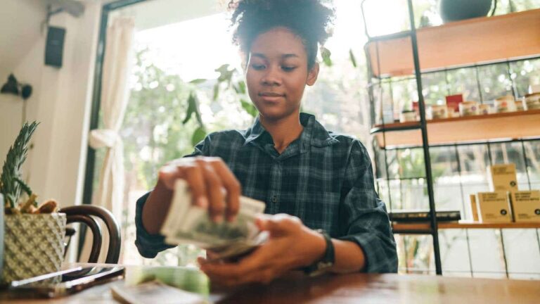 Is It Worth Paying into a Pension for 5 Years: Smart Move?